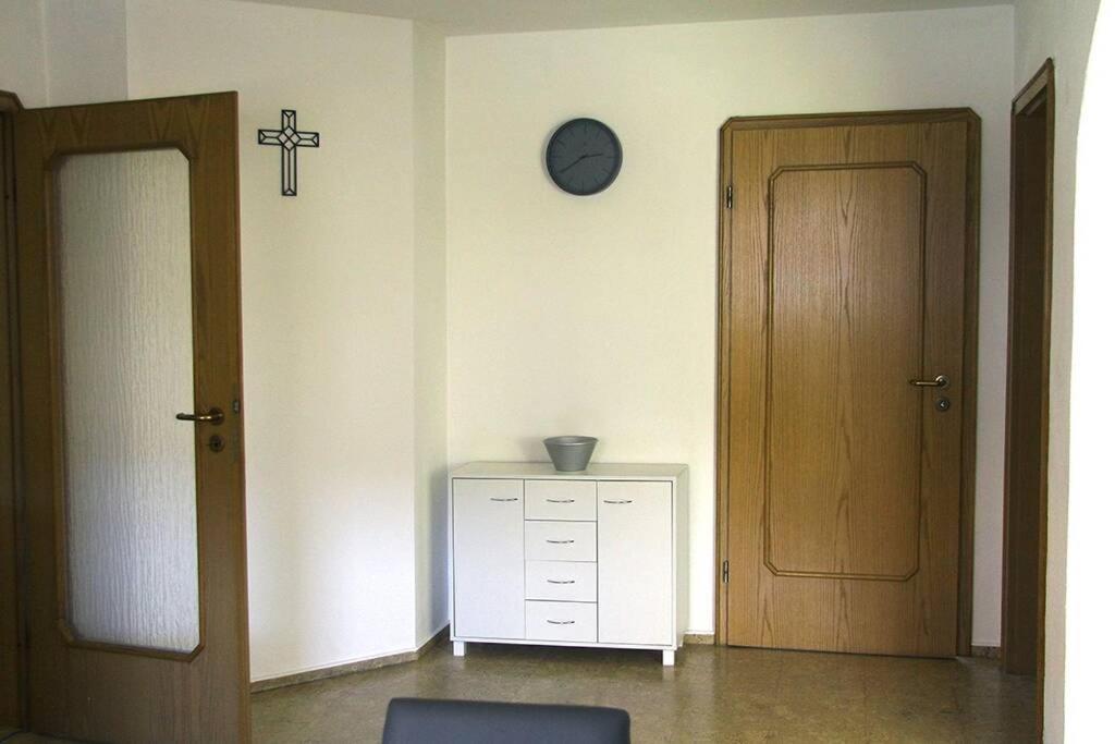Schoene Helle Ferienwohnung In Waldnaehe Berching Bagian luar foto