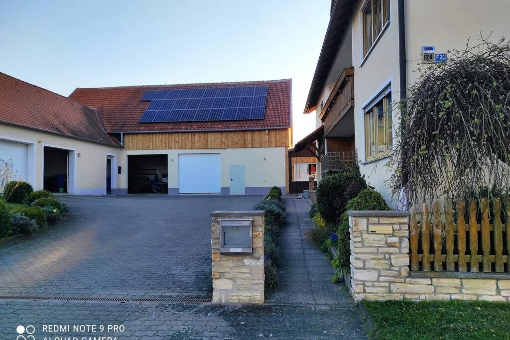 Schoene Helle Ferienwohnung In Waldnaehe Berching Bagian luar foto