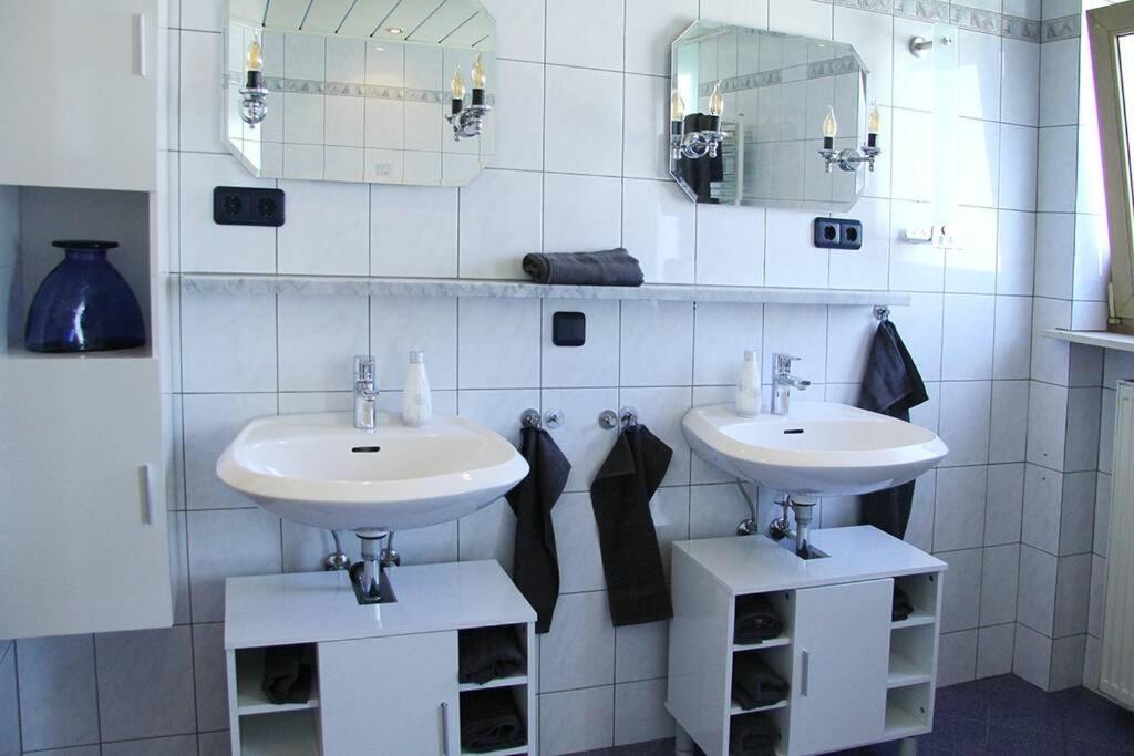 Schoene Helle Ferienwohnung In Waldnaehe Berching Bagian luar foto
