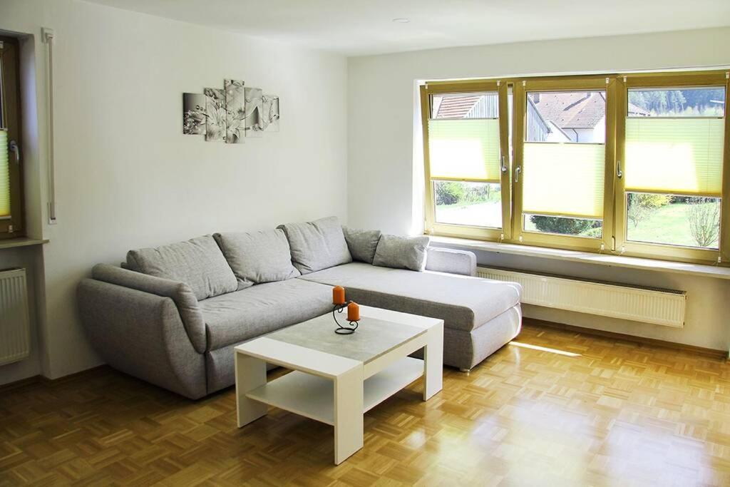 Schoene Helle Ferienwohnung In Waldnaehe Berching Bagian luar foto