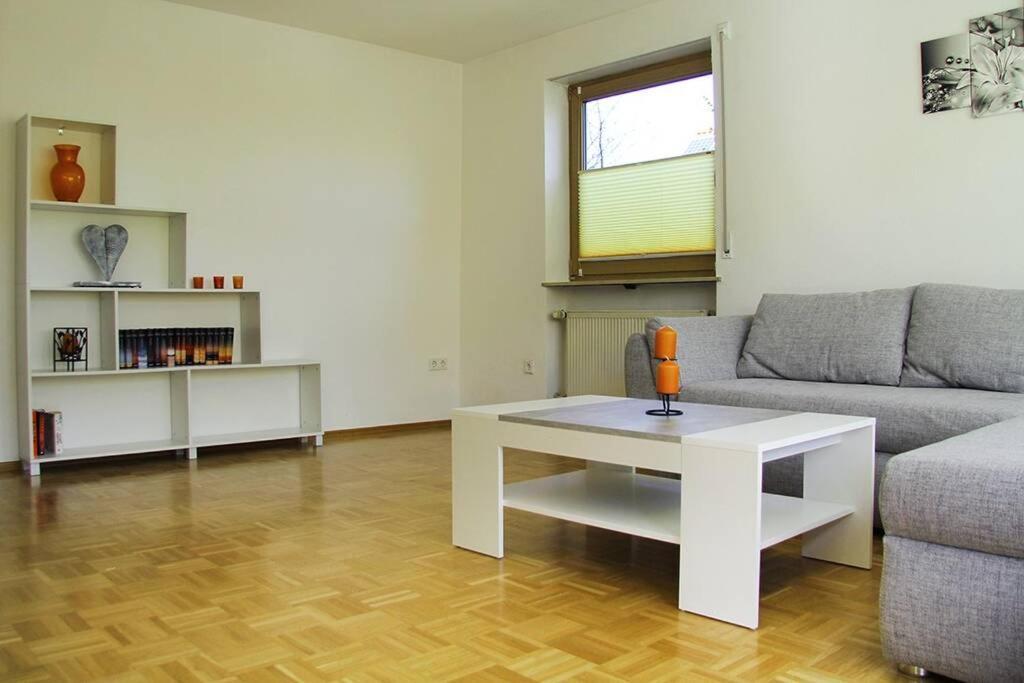Schoene Helle Ferienwohnung In Waldnaehe Berching Bagian luar foto