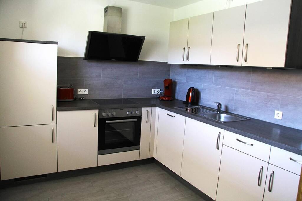 Schoene Helle Ferienwohnung In Waldnaehe Berching Bagian luar foto