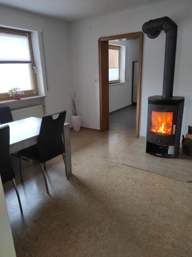 Schoene Helle Ferienwohnung In Waldnaehe Berching Bagian luar foto