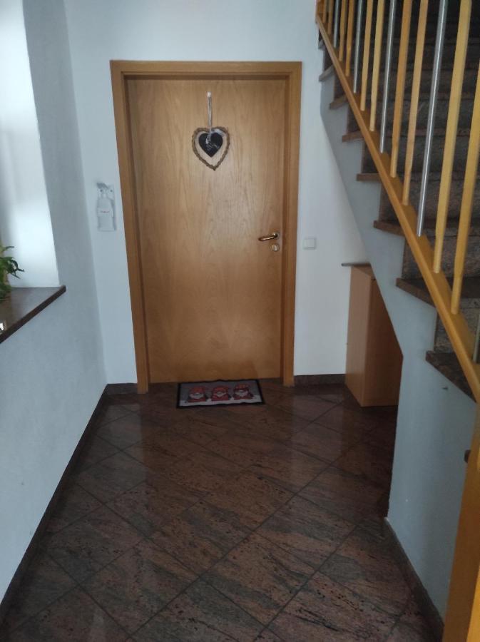 Schoene Helle Ferienwohnung In Waldnaehe Berching Bagian luar foto